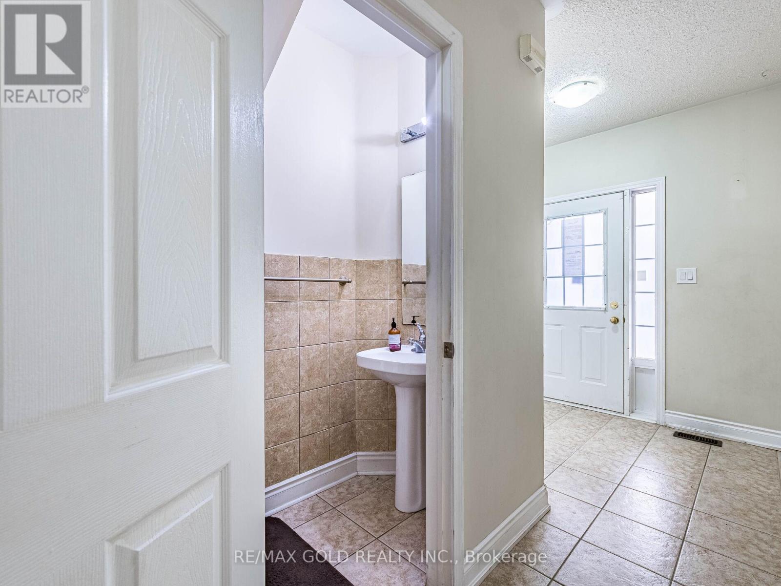 42 Zimmer Street, Brampton, Ontario  L6S 6L9 - Photo 9 - W12919110