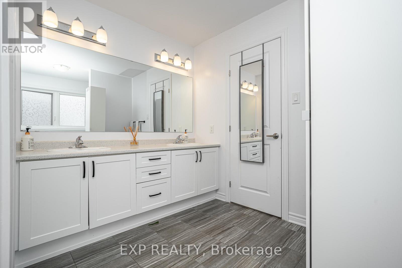 99 Dun Skipper Drive, Ottawa, Ontario  K1X 0G1 - Photo 15 - X12928628