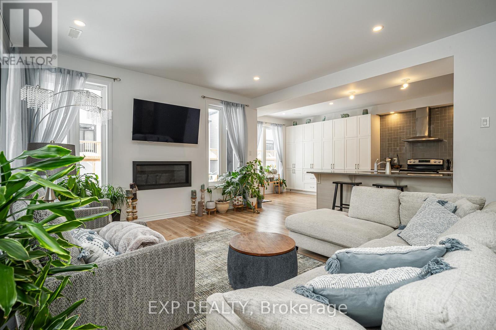 99 Dun Skipper Drive, Ottawa, Ontario  K1X 0G1 - Photo 3 - X12928628