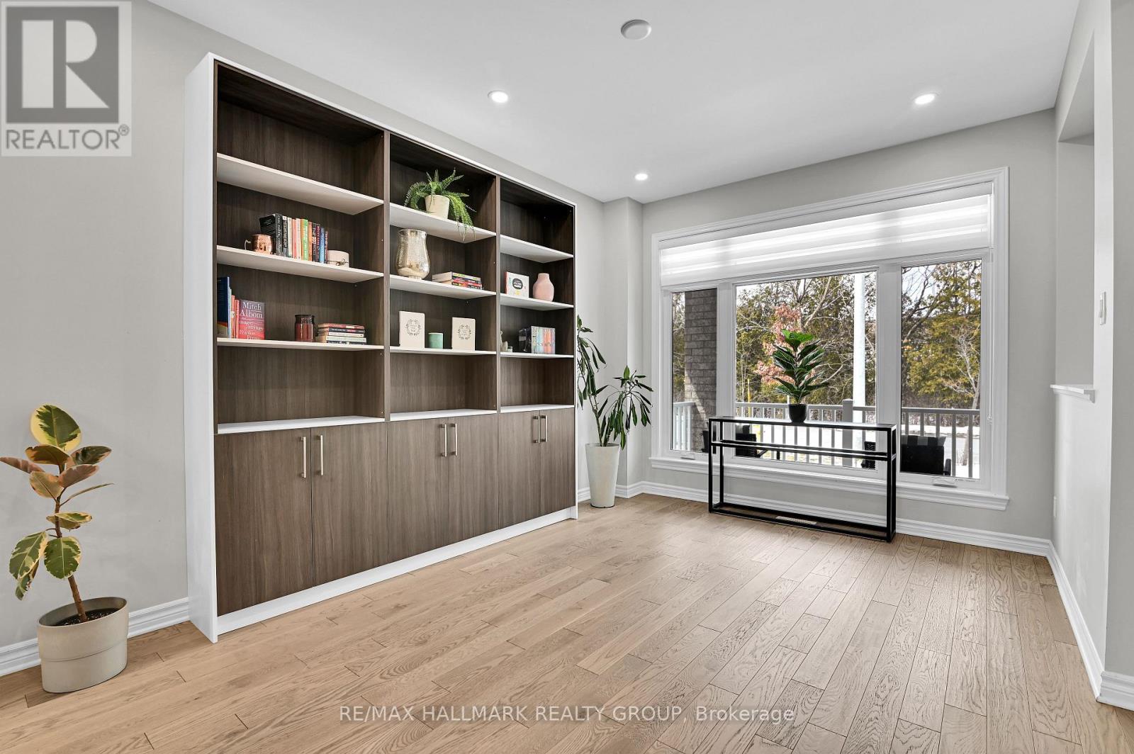 160 Eric Maloney Way, Ottawa, Ontario  K1T 0R1 - Photo 3 - X12928690