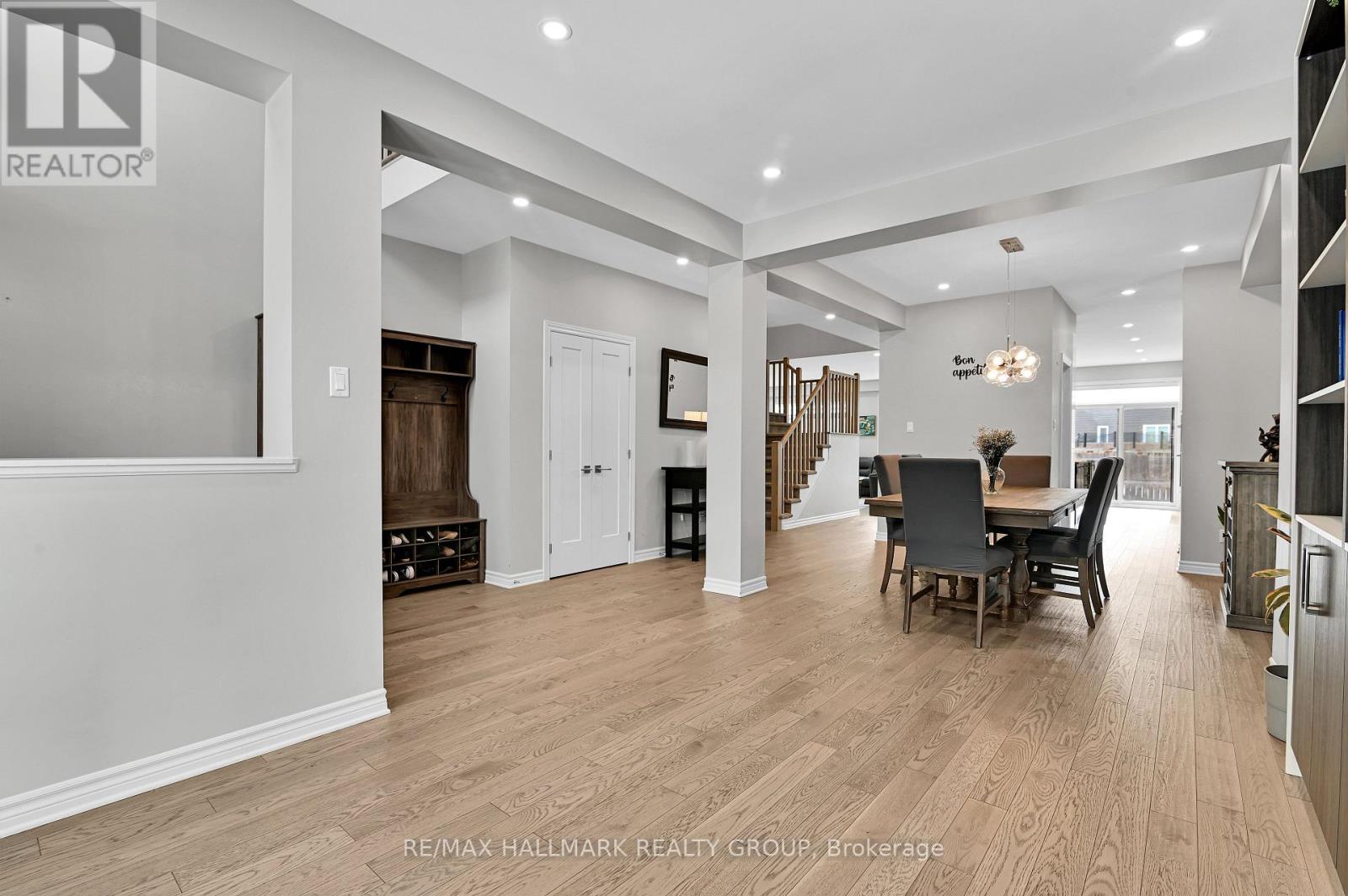 160 Eric Maloney Way, Ottawa, Ontario  K1T 0R1 - Photo 4 - X12928690