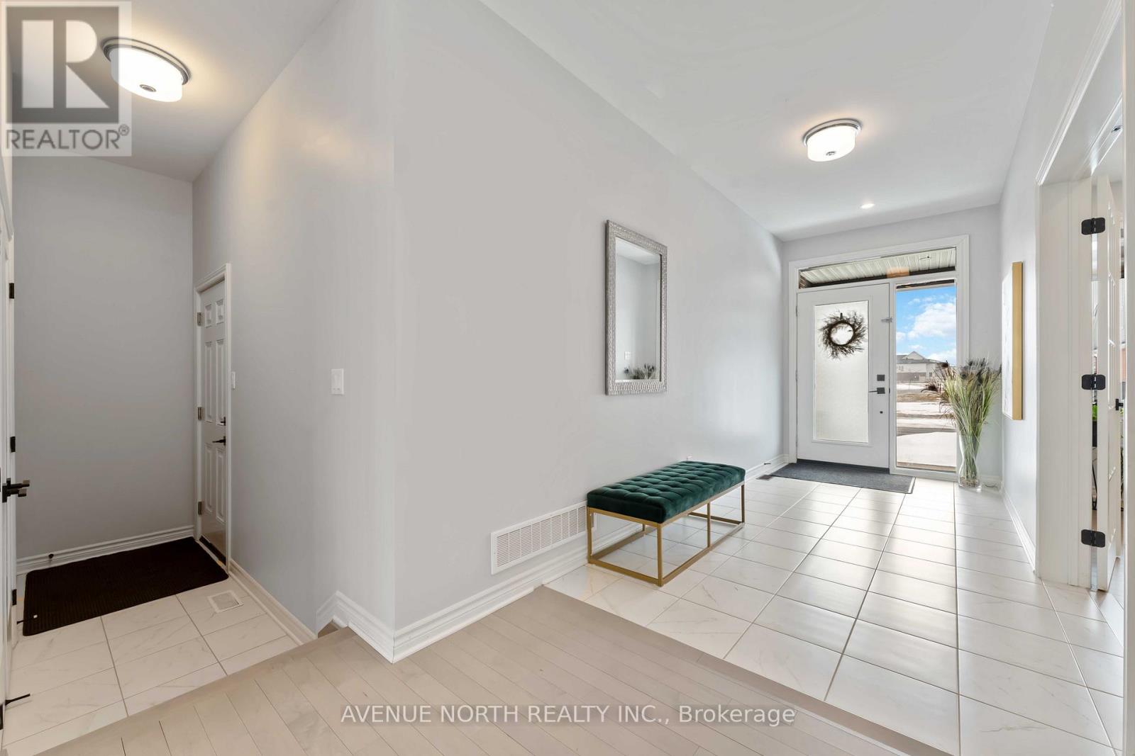 711 Moonflower Crescent, Ottawa, Ontario  K1T 0X8 - Photo 3 - X12928698