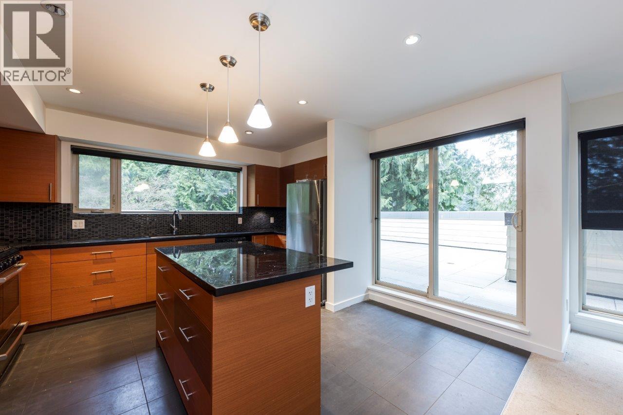 Ph1 2832 Capilano Road, North Vancouver, British Columbia  V7R 4H5 - Photo 5 - R3104239