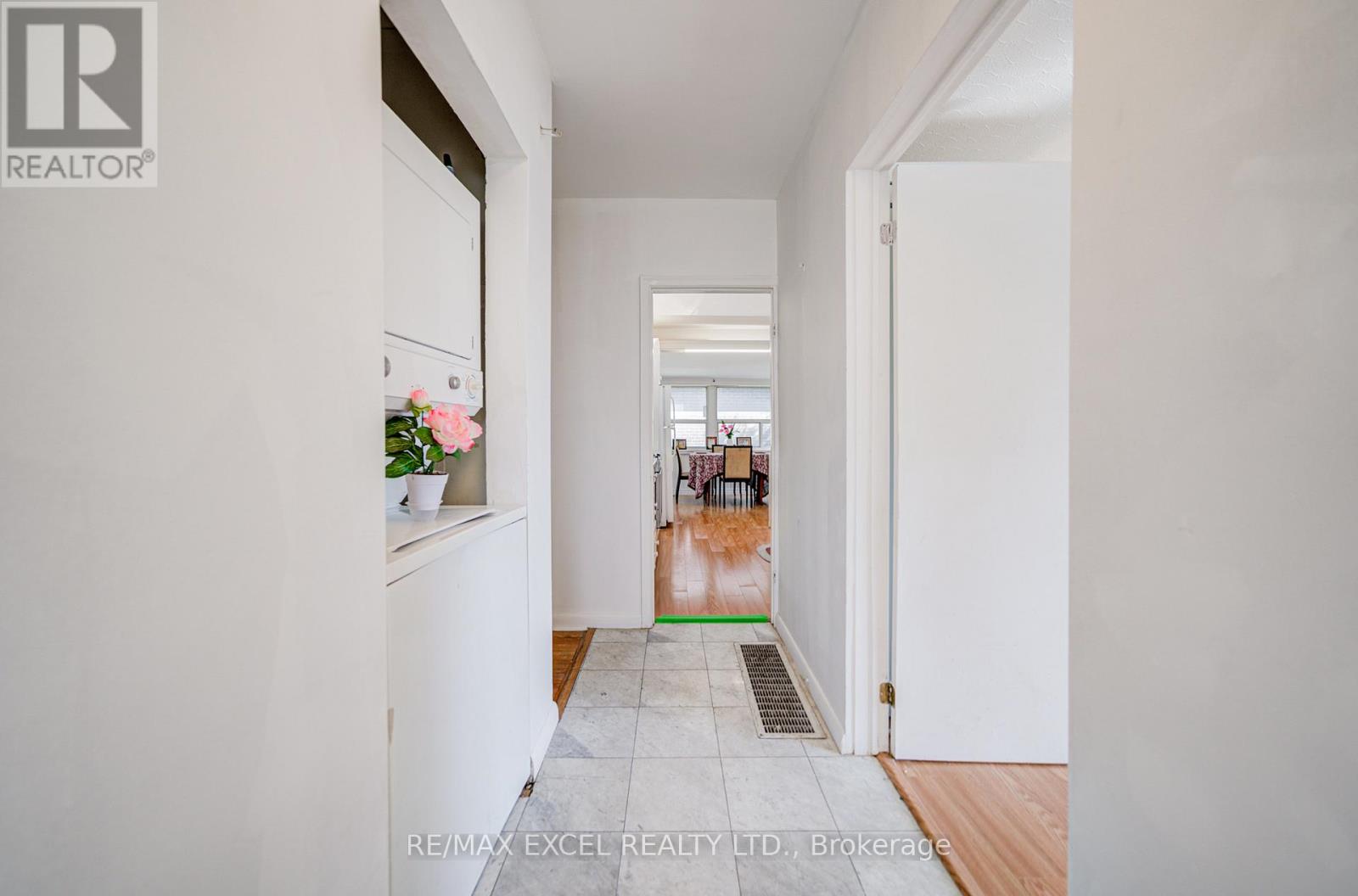 334 Moore Park Avenue, Toronto, Ontario  M2R 2R6 - Photo 6 - C12606110