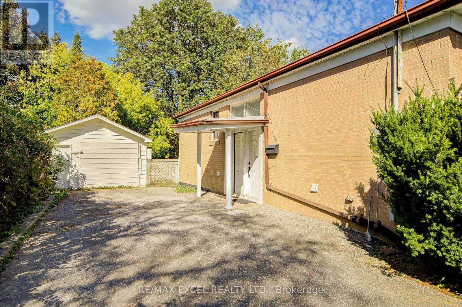 334 Moore Park Avenue, Toronto, Ontario  M2R 2R6 - Photo 4 - C12606110