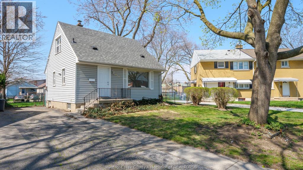 MLS# 26006316: 939 Askin AVENUE, Windsor, Canada