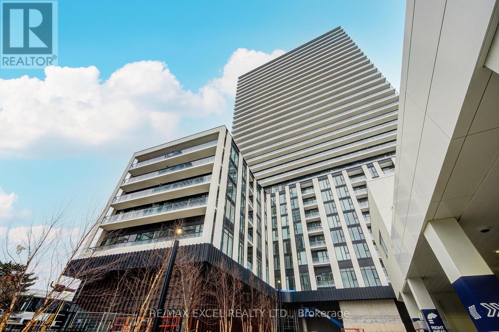 1011 - 5858 Yonge Street, Toronto (Newtonbrook West), Ontario  M2M 0C6 - Photo 2 - C12909696