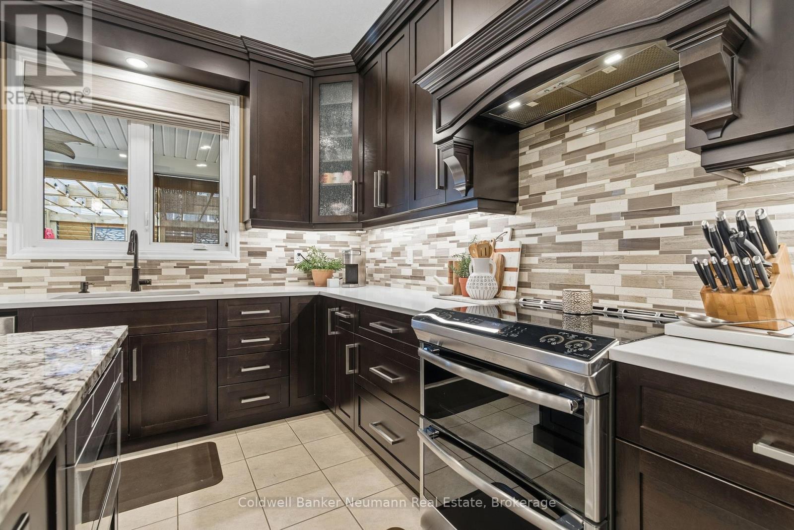 356 Falling Green Crescent, Kitchener, Ontario  N2R 0G4 - Photo 15 - X12928620