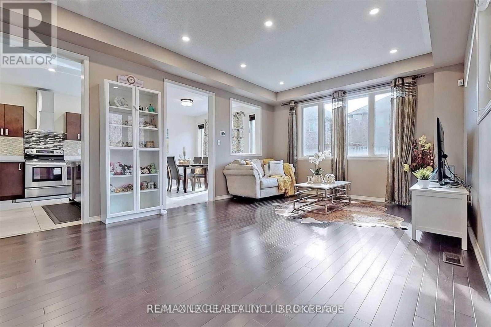 Main - 145 Cabin Trail Crescent, Whitchurch-Stouffville, Ontario  L4A 0S7 - Photo 5 - N12859504