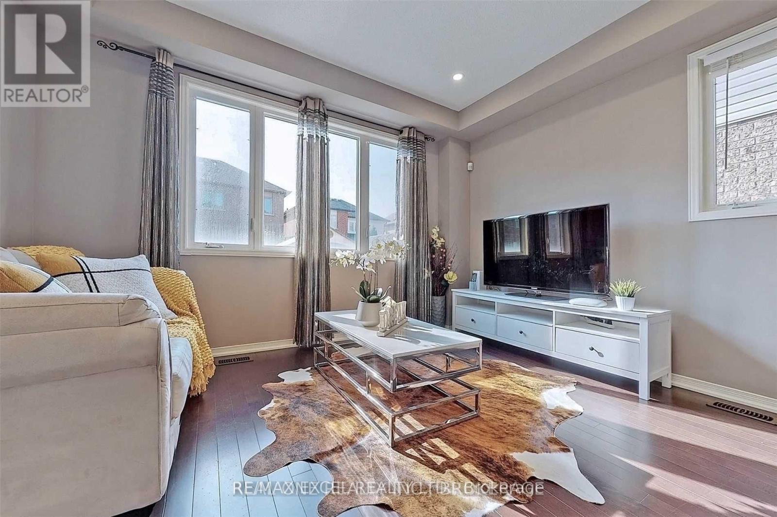 Main - 145 Cabin Trail Crescent, Whitchurch-Stouffville, Ontario  L4A 0S7 - Photo 8 - N12859504