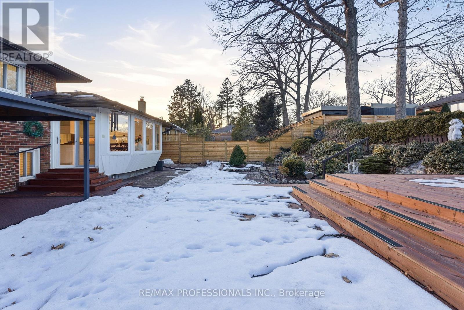 21 Ivy Lea Crescent, Toronto, Ontario  M8Y 2B5 - Photo 40 - W12849012