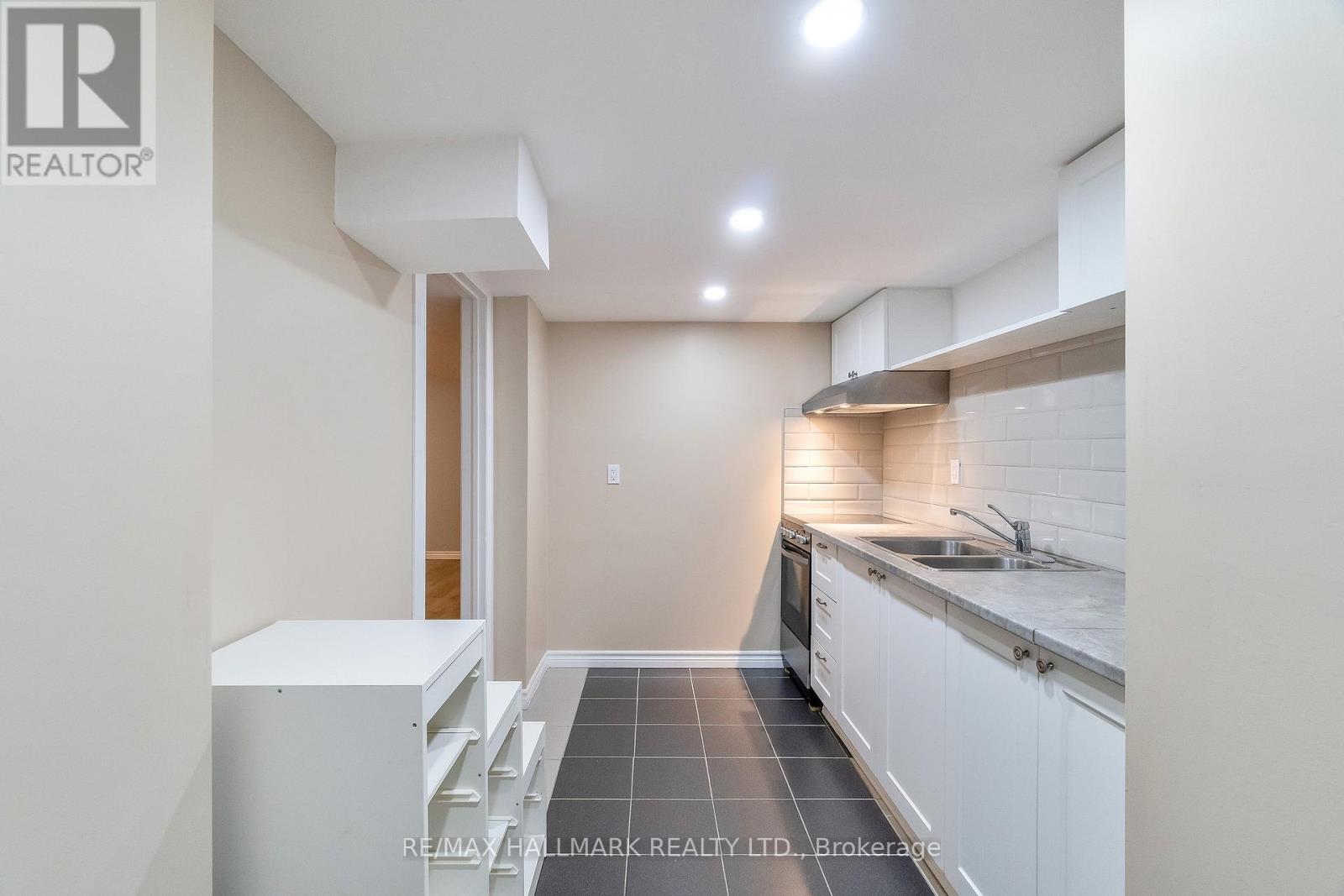 12 Hadfield Circle, Brampton, Ontario  L6R 0N6 - Photo 14 - W12871578