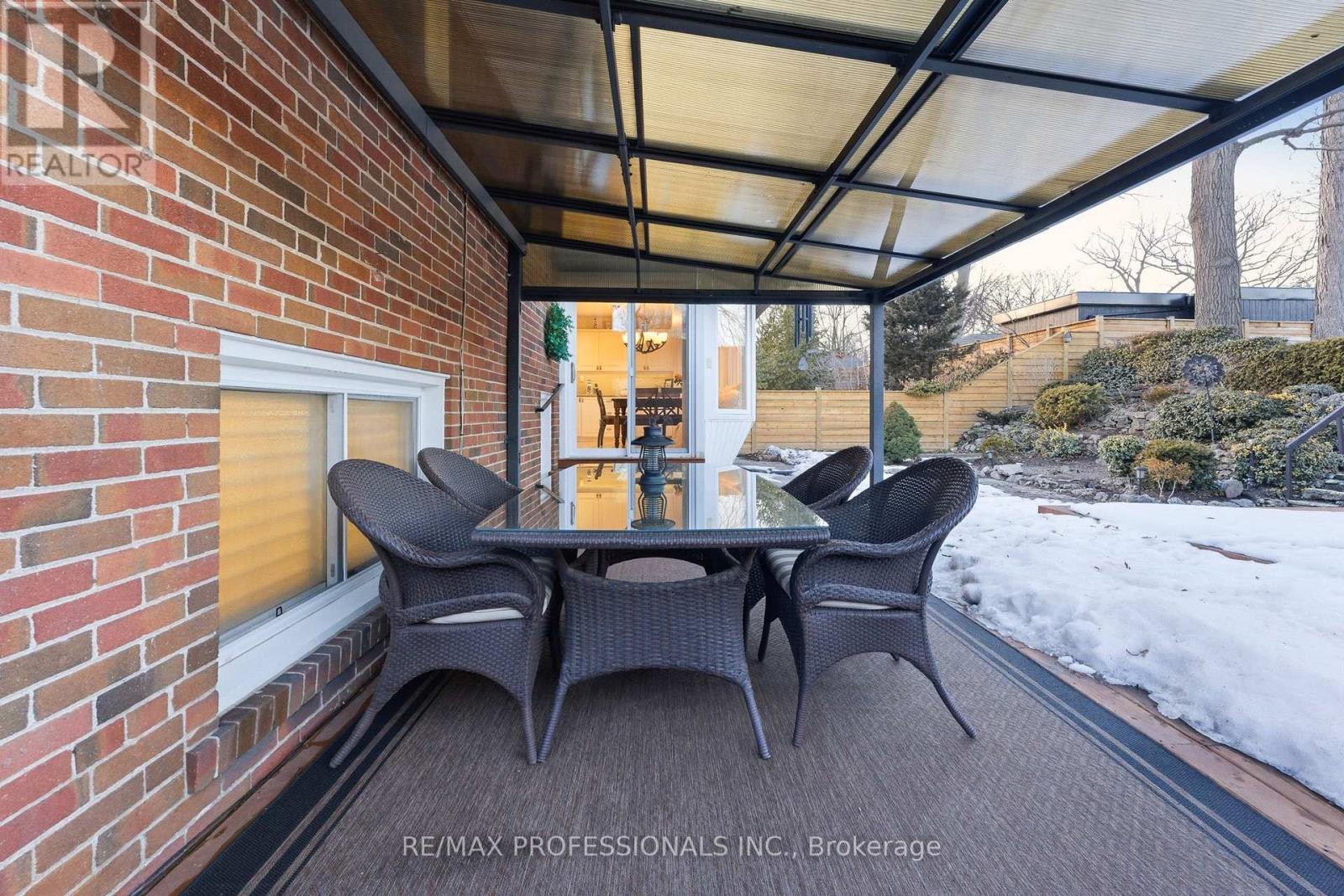 21 Ivy Lea Crescent, Toronto, Ontario  M8Y 2B5 - Photo 39 - W12849012