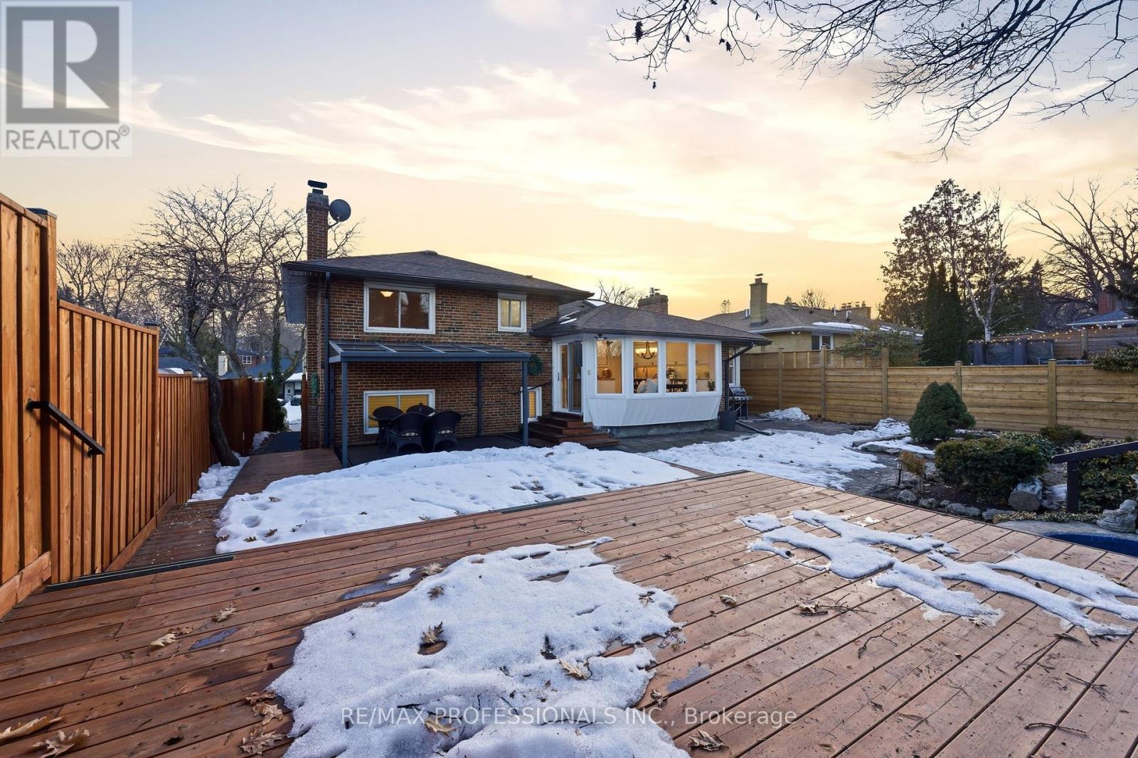 21 Ivy Lea Crescent, Toronto, Ontario  M8Y 2B5 - Photo 43 - W12849012