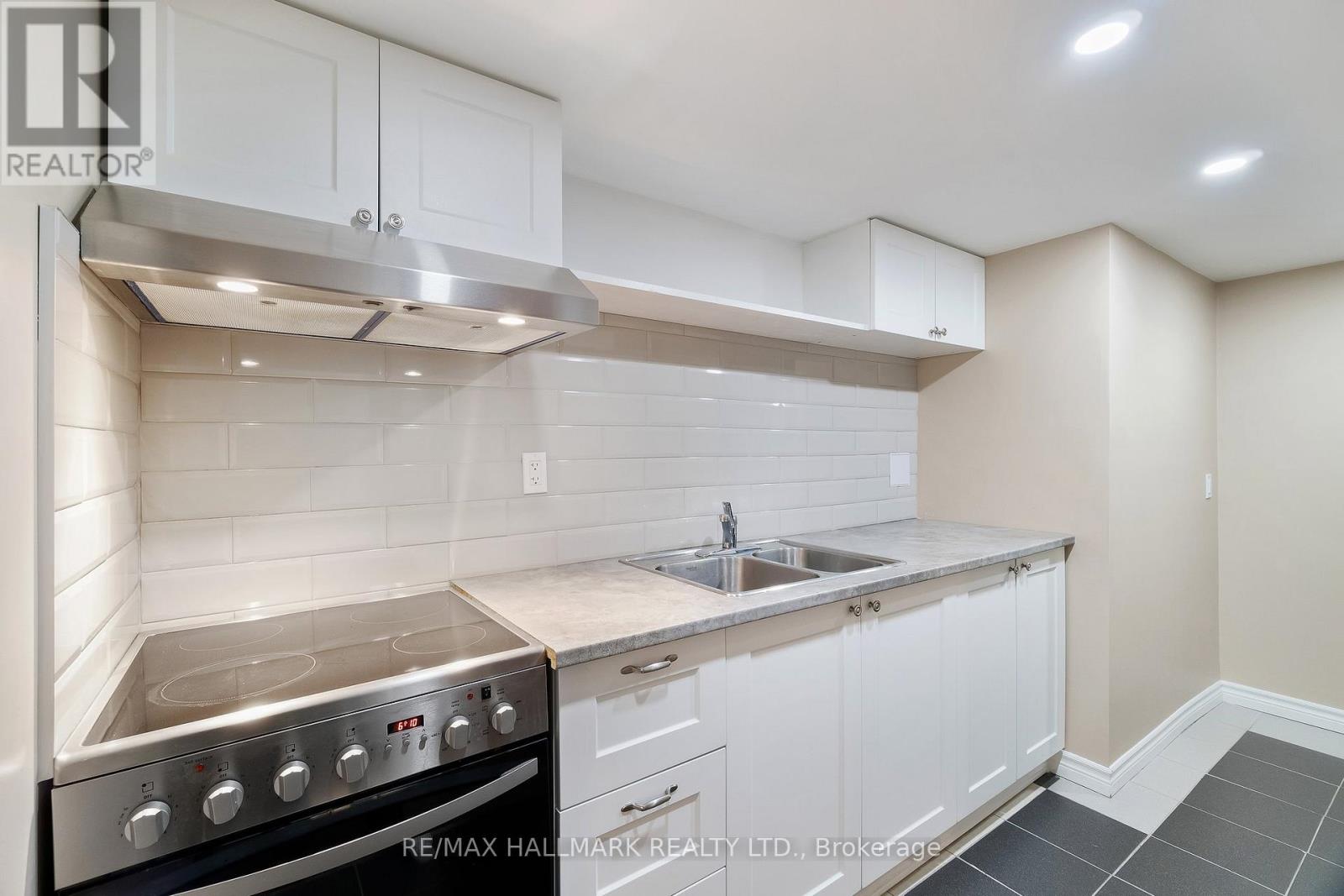 12 Hadfield Circle, Brampton, Ontario  L6R 0N6 - Photo 12 - W12871578