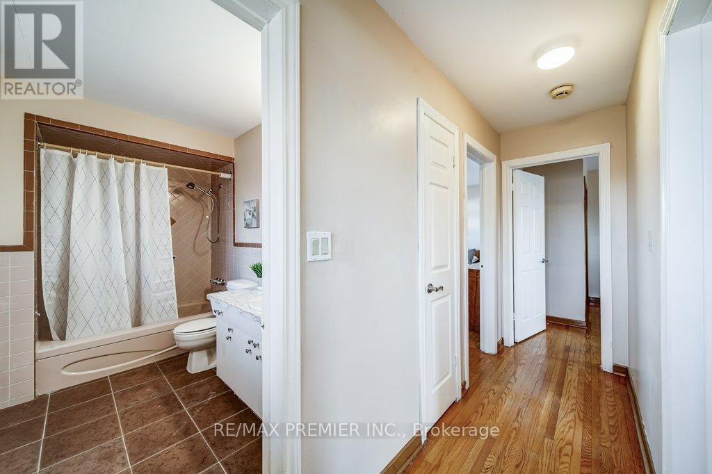 334 Rimilton Avenue, Toronto, Ontario  M8W 2E4 - Photo 27 - W12926282