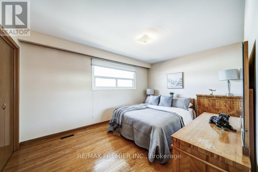 334 Rimilton Avenue, Toronto, Ontario  M8W 2E4 - Photo 20 - W12926282