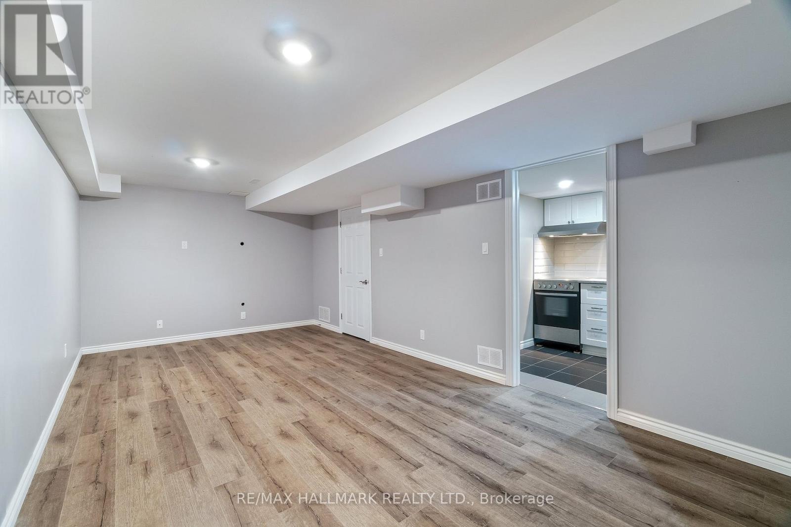 12 Hadfield Circle, Brampton, Ontario  L6R 0N6 - Photo 8 - W12871578