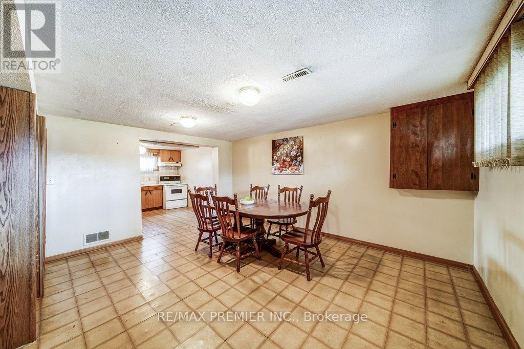 334 Rimilton Avenue, Toronto, Ontario  M8W 2E4 - Photo 29 - W12926282