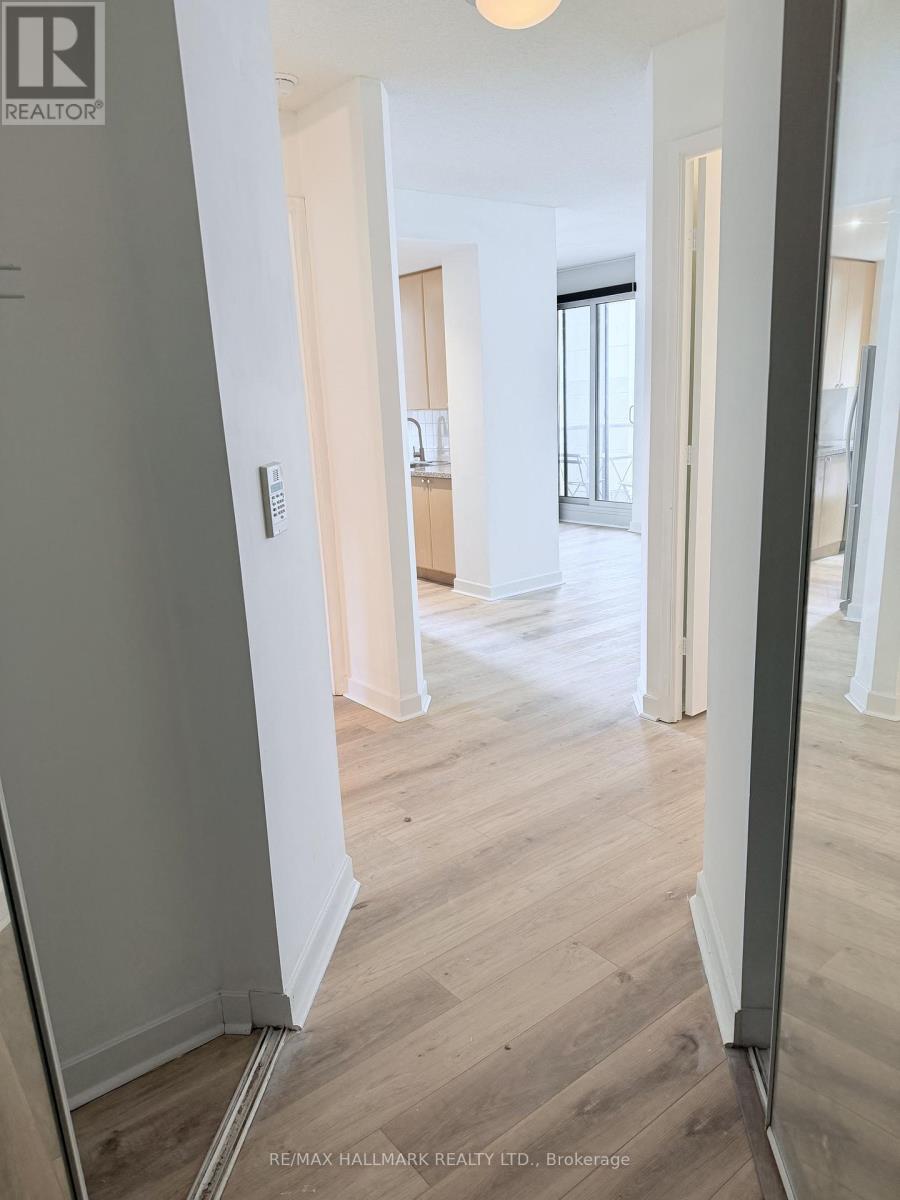 602 - 85 Bloor Street E, Toronto, Ontario  M4W 3Y1 - Photo 2 - C12880132