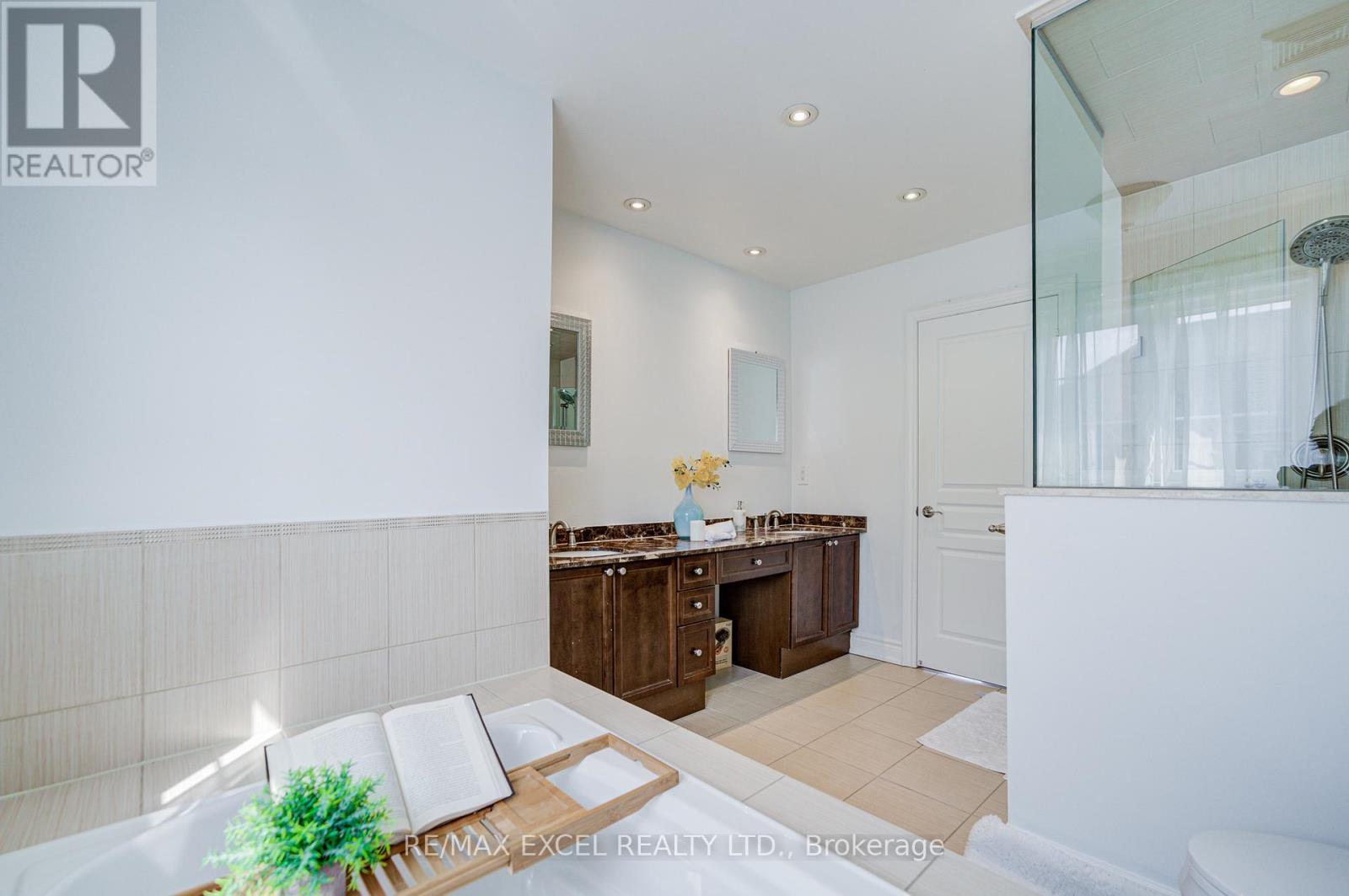 144 Chapman Court, Aurora, Ontario  L4G 0E2 - Photo 34 - N12785946