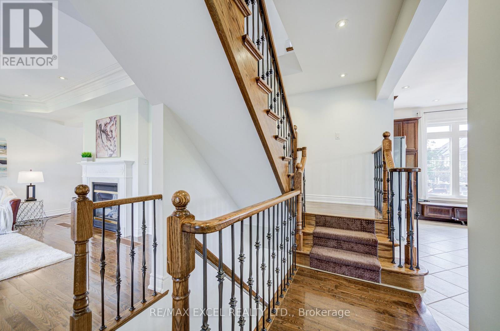 144 Chapman Court, Aurora, Ontario  L4G 0E2 - Photo 7 - N12785946