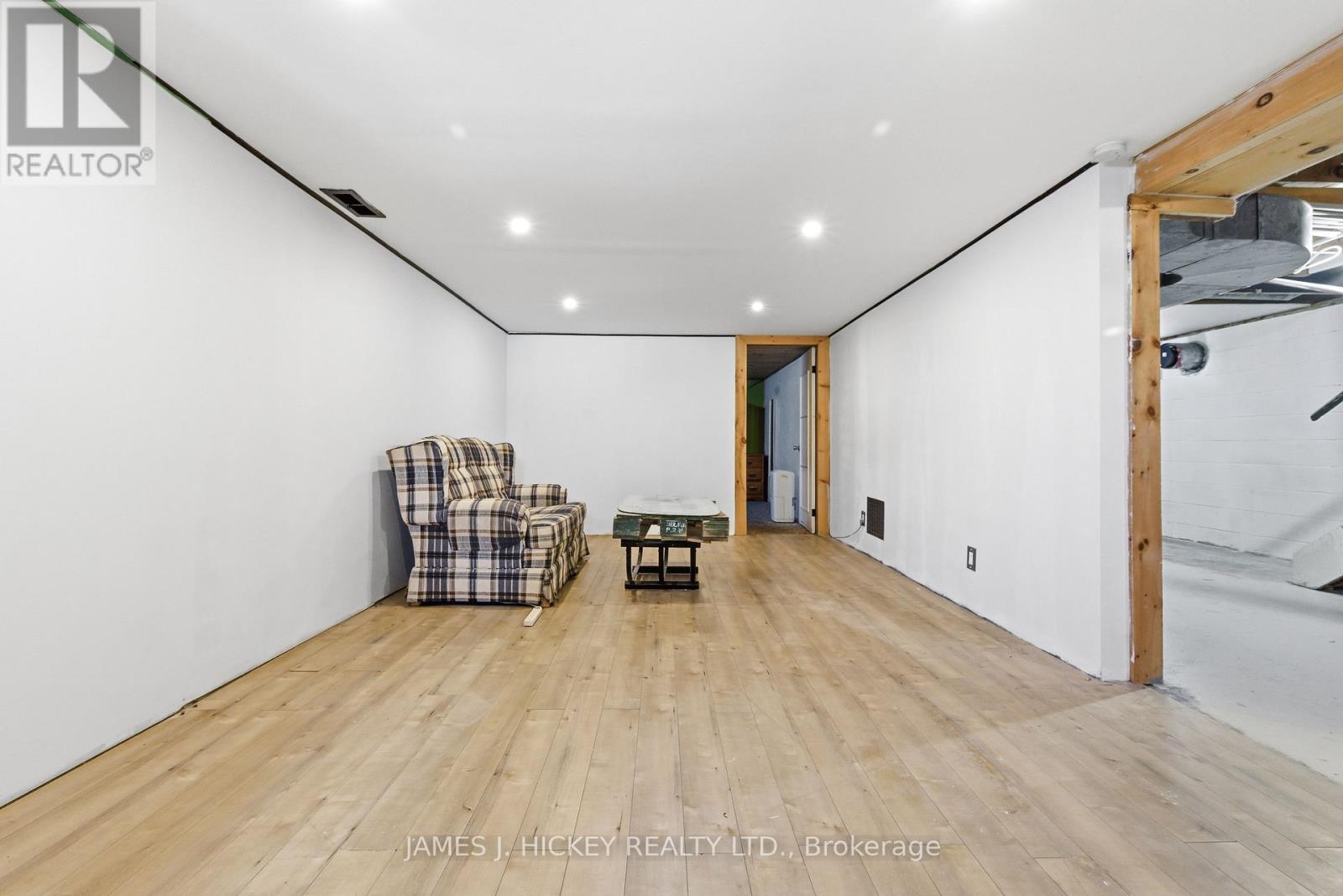 115 Lorne Place, Laurentian Hills, Ontario  K0J 1P0 - Photo 23 - X12823122