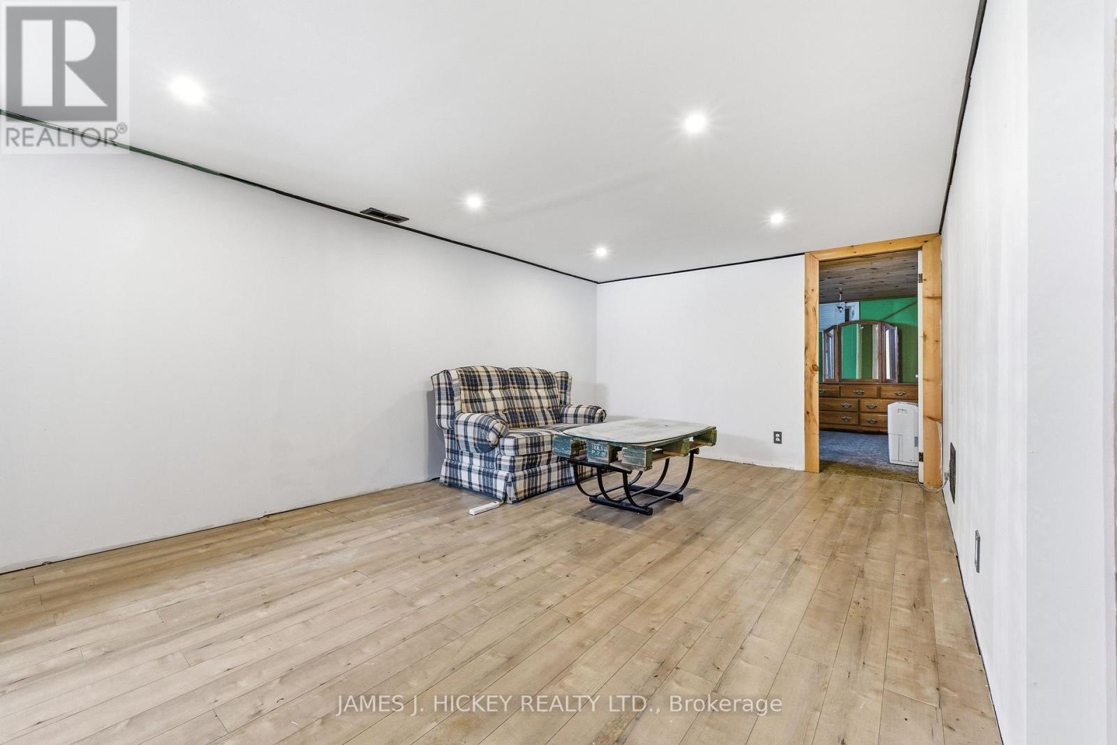 115 Lorne Place, Laurentian Hills, Ontario  K0J 1P0 - Photo 24 - X12823122