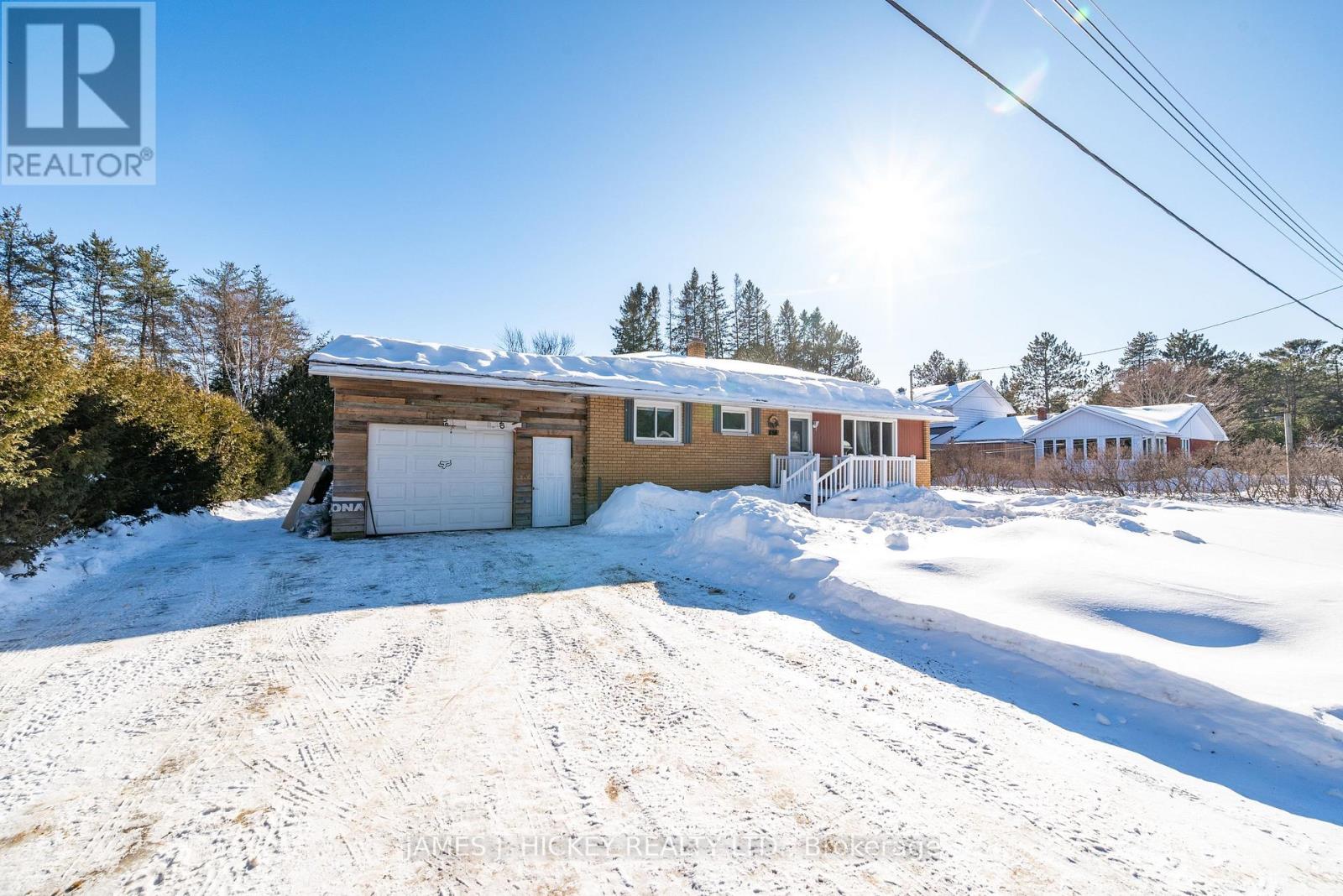 115 Lorne Place, Laurentian Hills, Ontario  K0J 1P0 - Photo 32 - X12823122