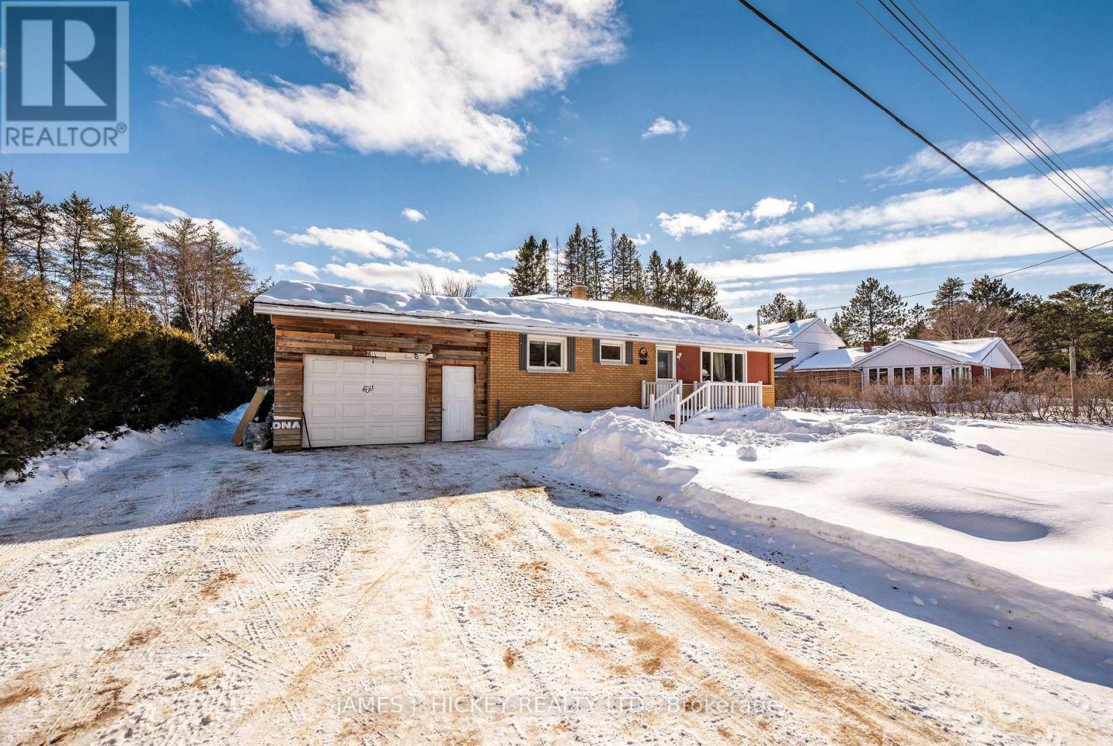 115 Lorne Place, Laurentian Hills, Ontario  K0J 1P0 - Photo 42 - X12823122