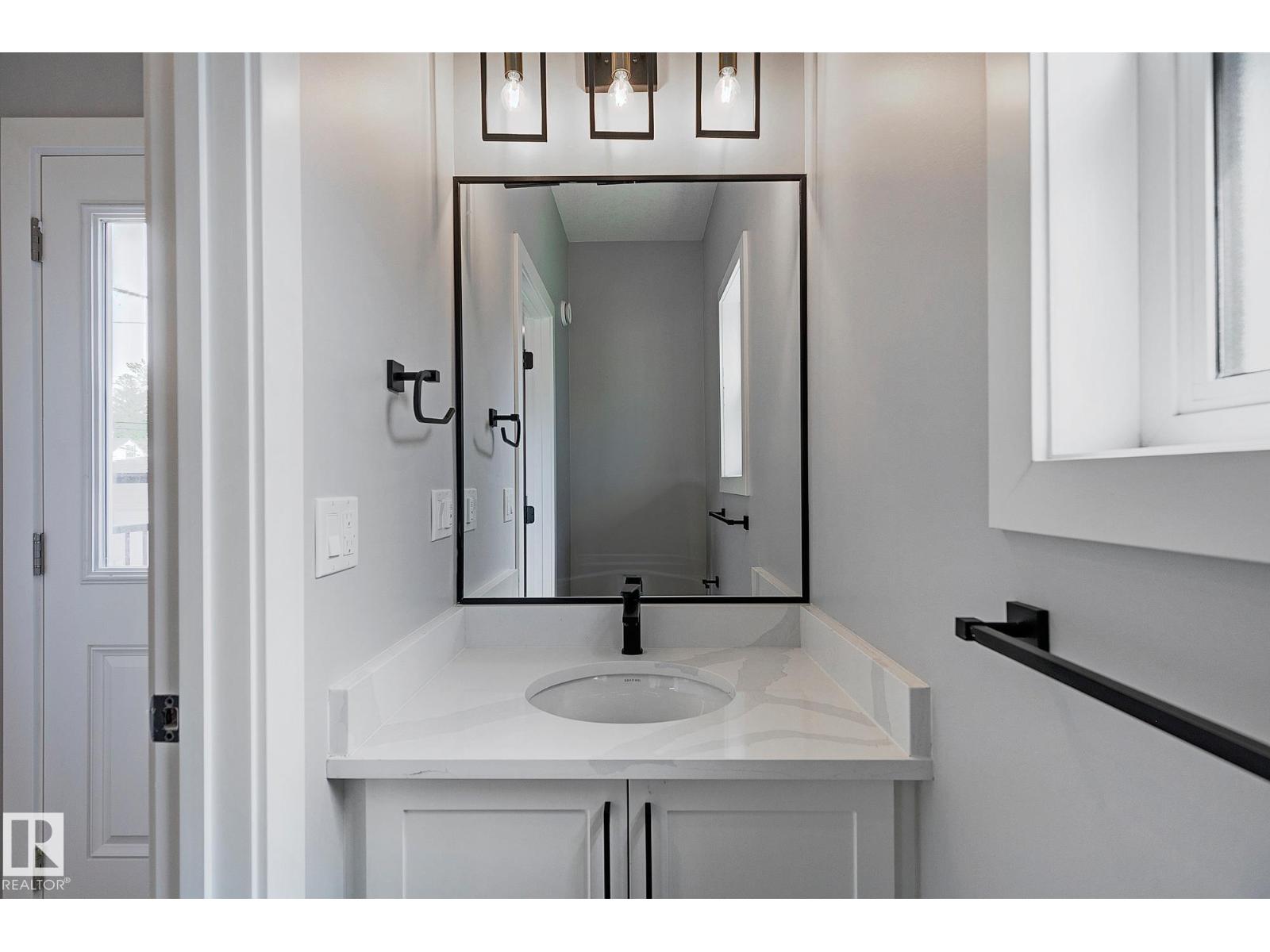 11633 St Albert Tr Nw, Edmonton, Alberta  T5M 3L6 - Photo 5 - E4469208