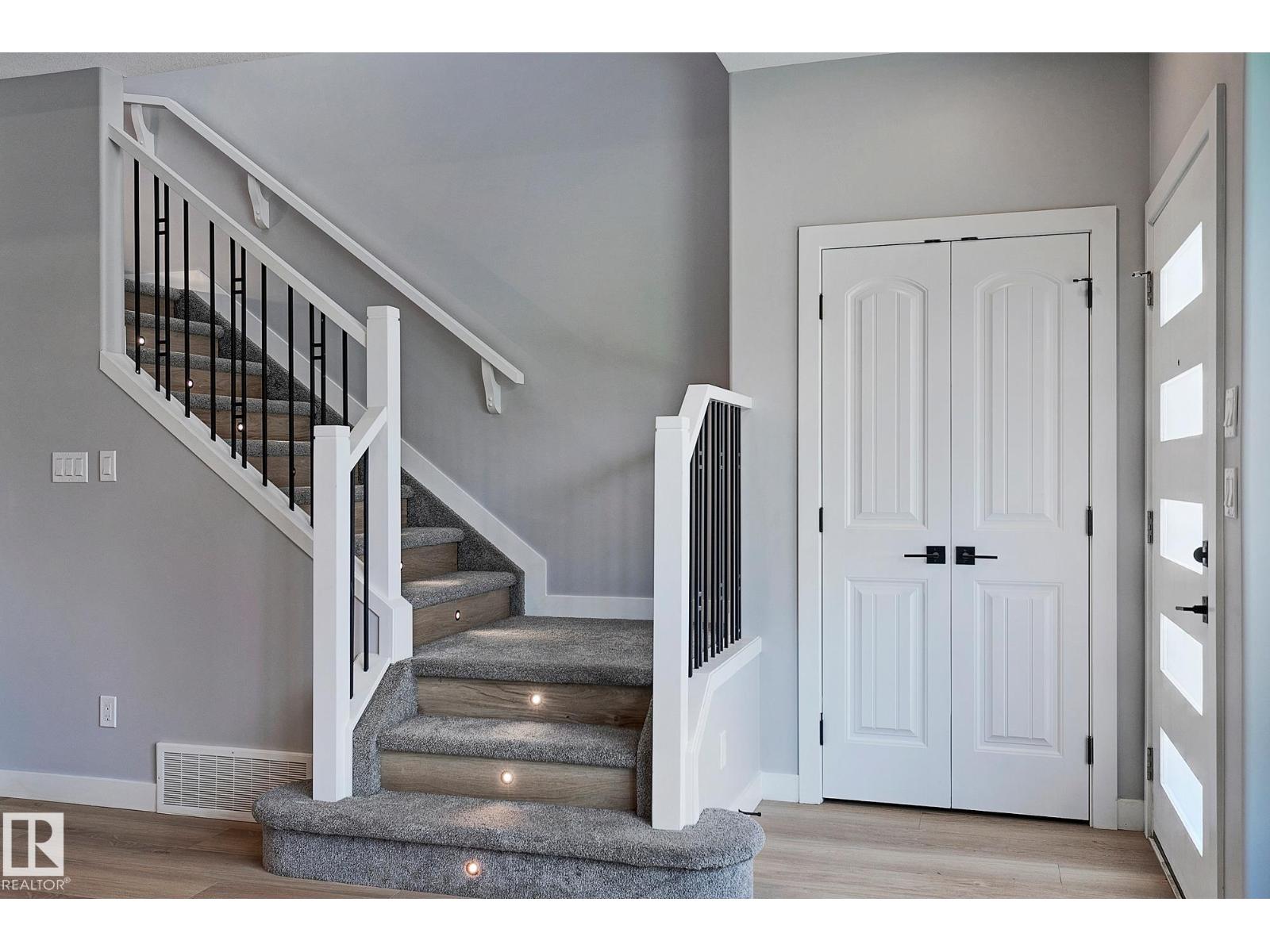 11633 St Albert Tr Nw, Edmonton, Alberta  T5M 3L6 - Photo 3 - E4469208