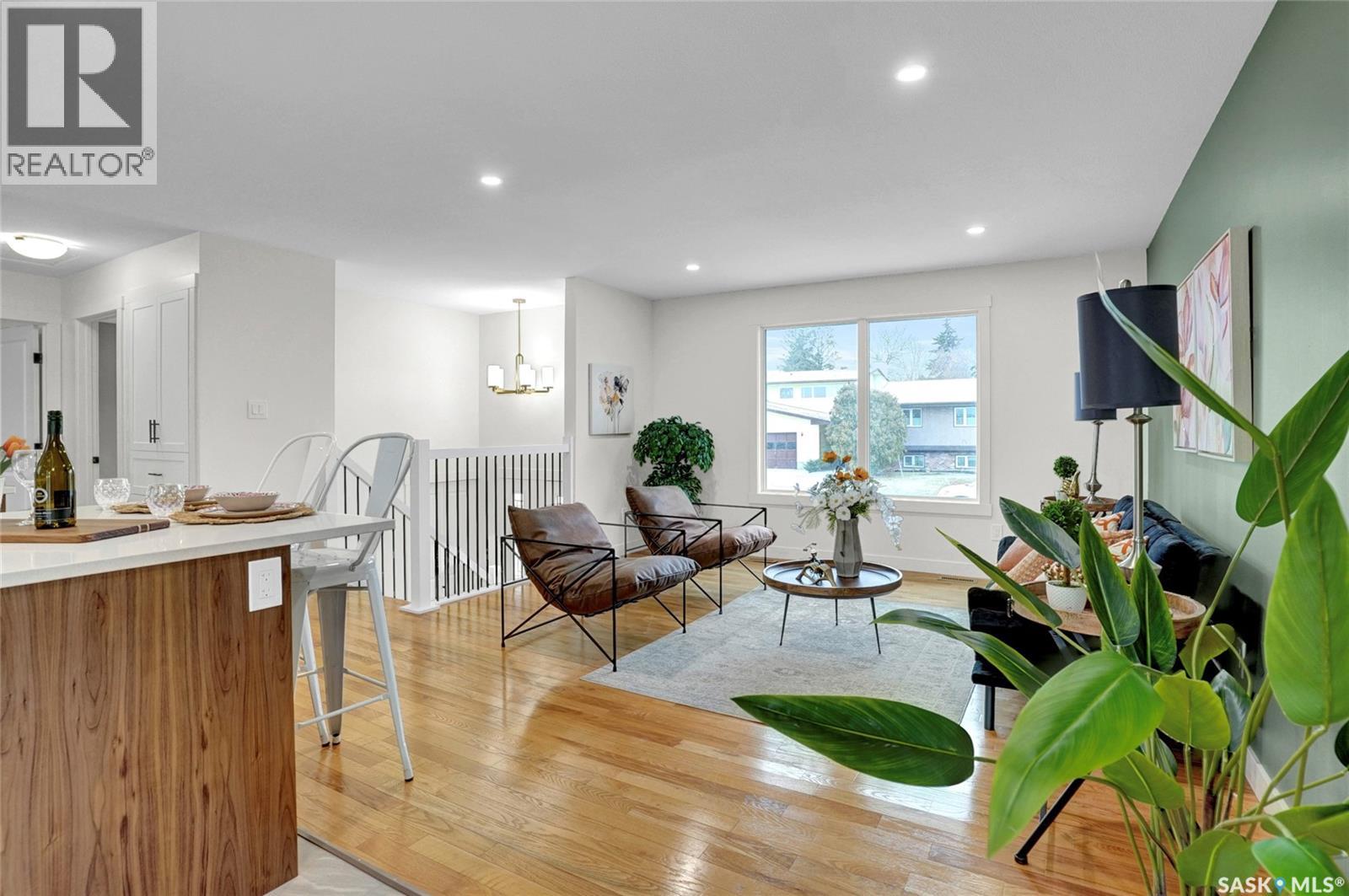 12 Buttercup Crescent Nw, Moose Jaw, Saskatchewan  S6J 1A4 - Photo 3 - SK031393