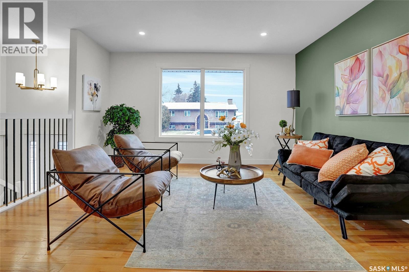 12 Buttercup Crescent Nw, Moose Jaw, Saskatchewan  S6J 1A4 - Photo 4 - SK031393