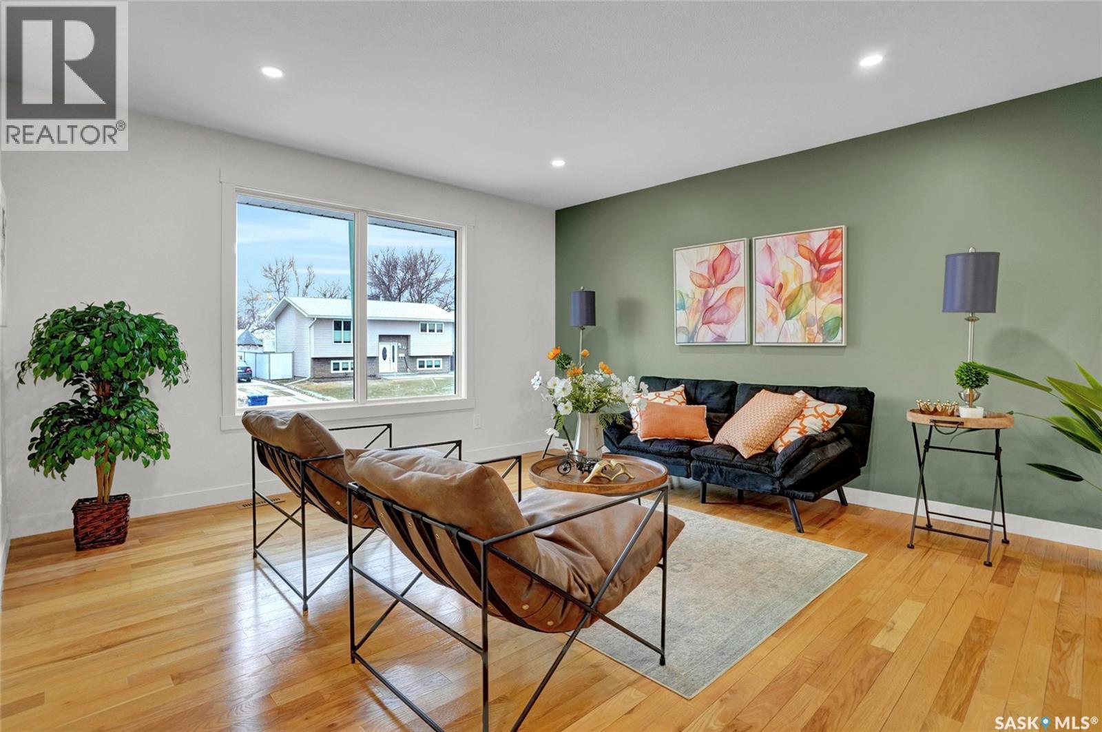 12 Buttercup Crescent Nw, Moose Jaw, Saskatchewan  S6J 1A4 - Photo 5 - SK031393