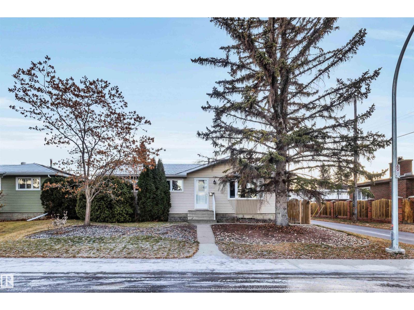 11231 41 AV NW, Edmonton, Alberta