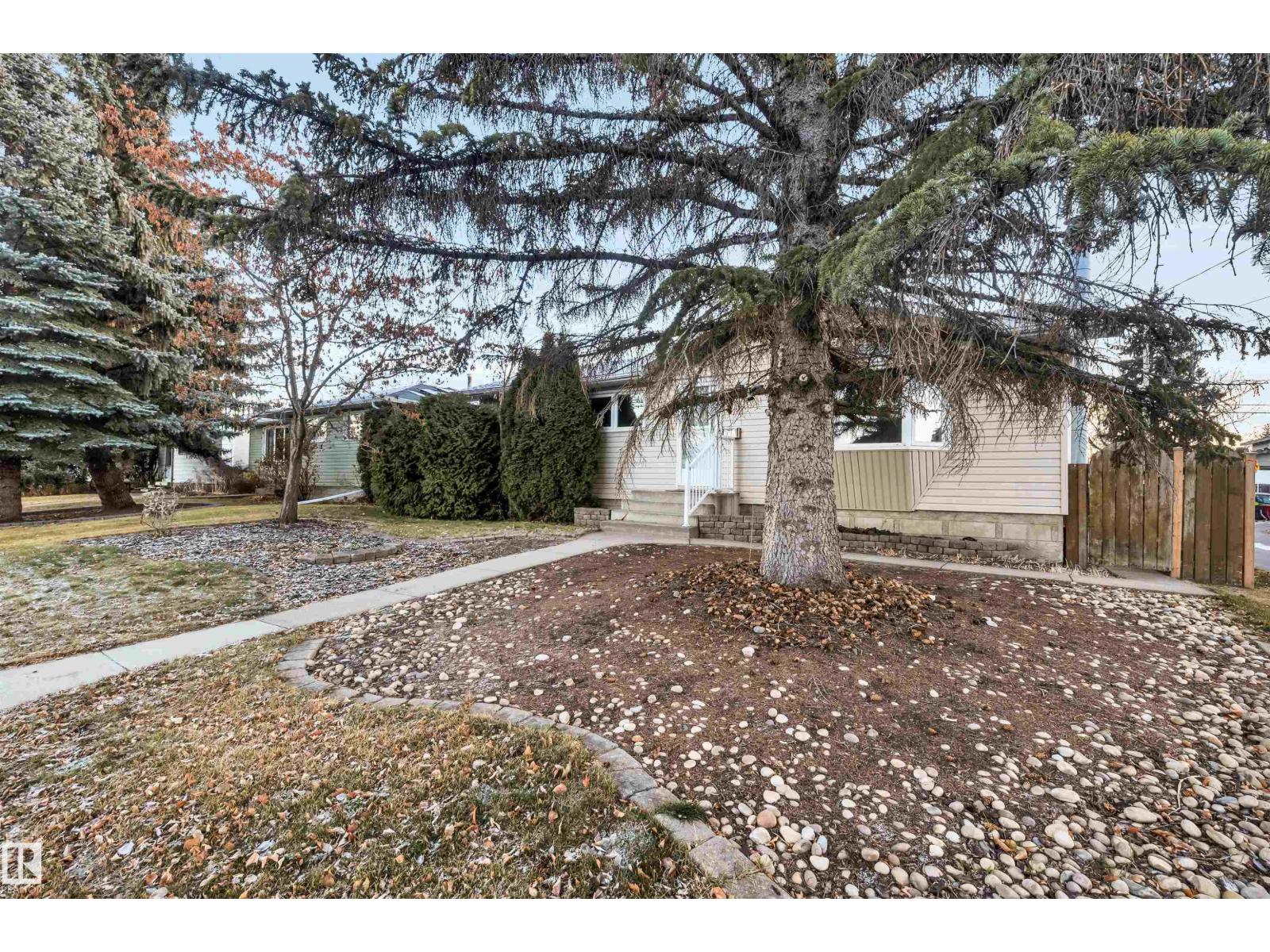 11231 41 Av Nw, Edmonton, Alberta  T6J 0T6 - Photo 4 - E4478136