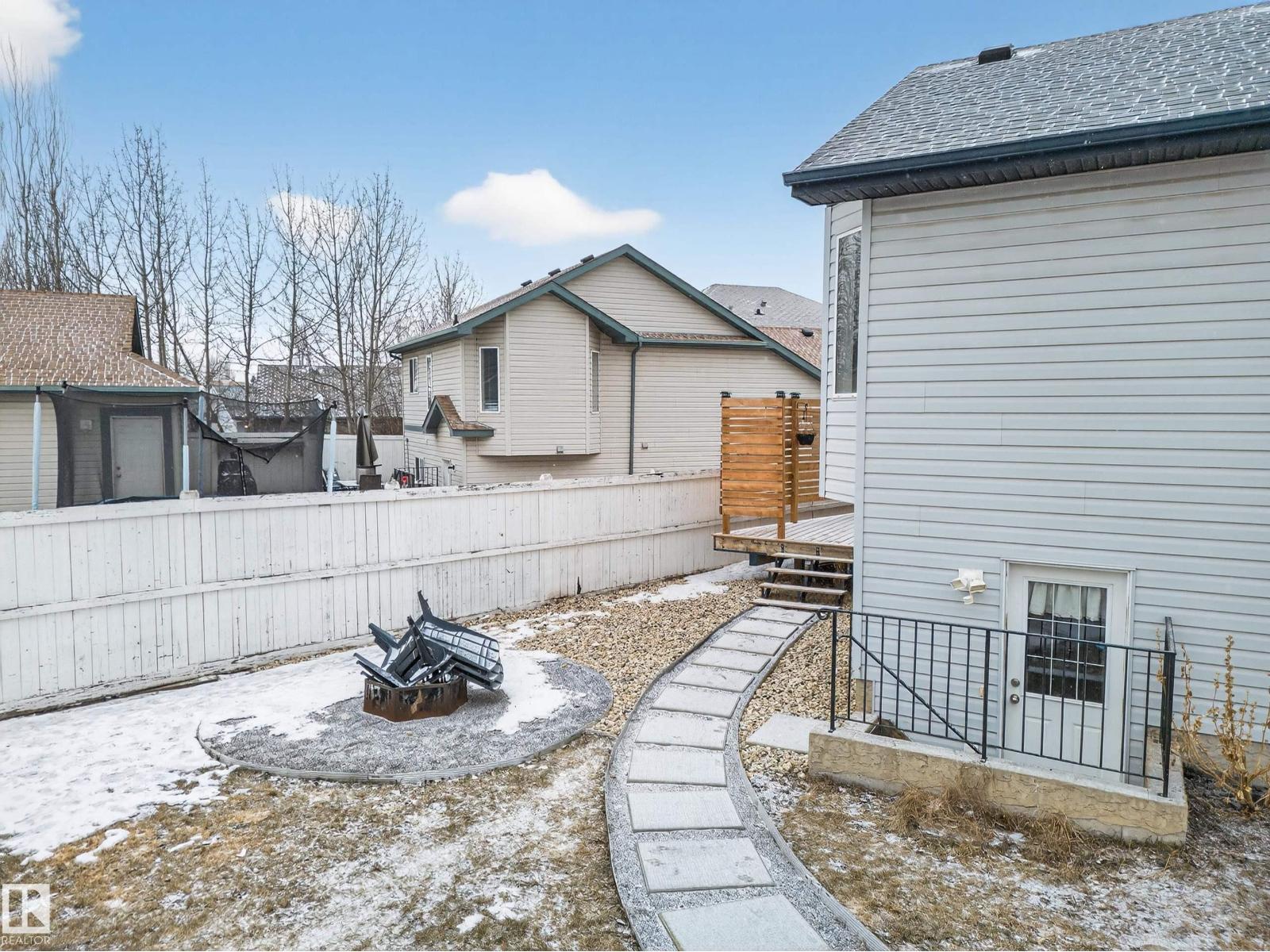 1665 Tompkins Pl Nw, Edmonton, Alberta  T6R 2Y6 - Photo 4 - E4479093
