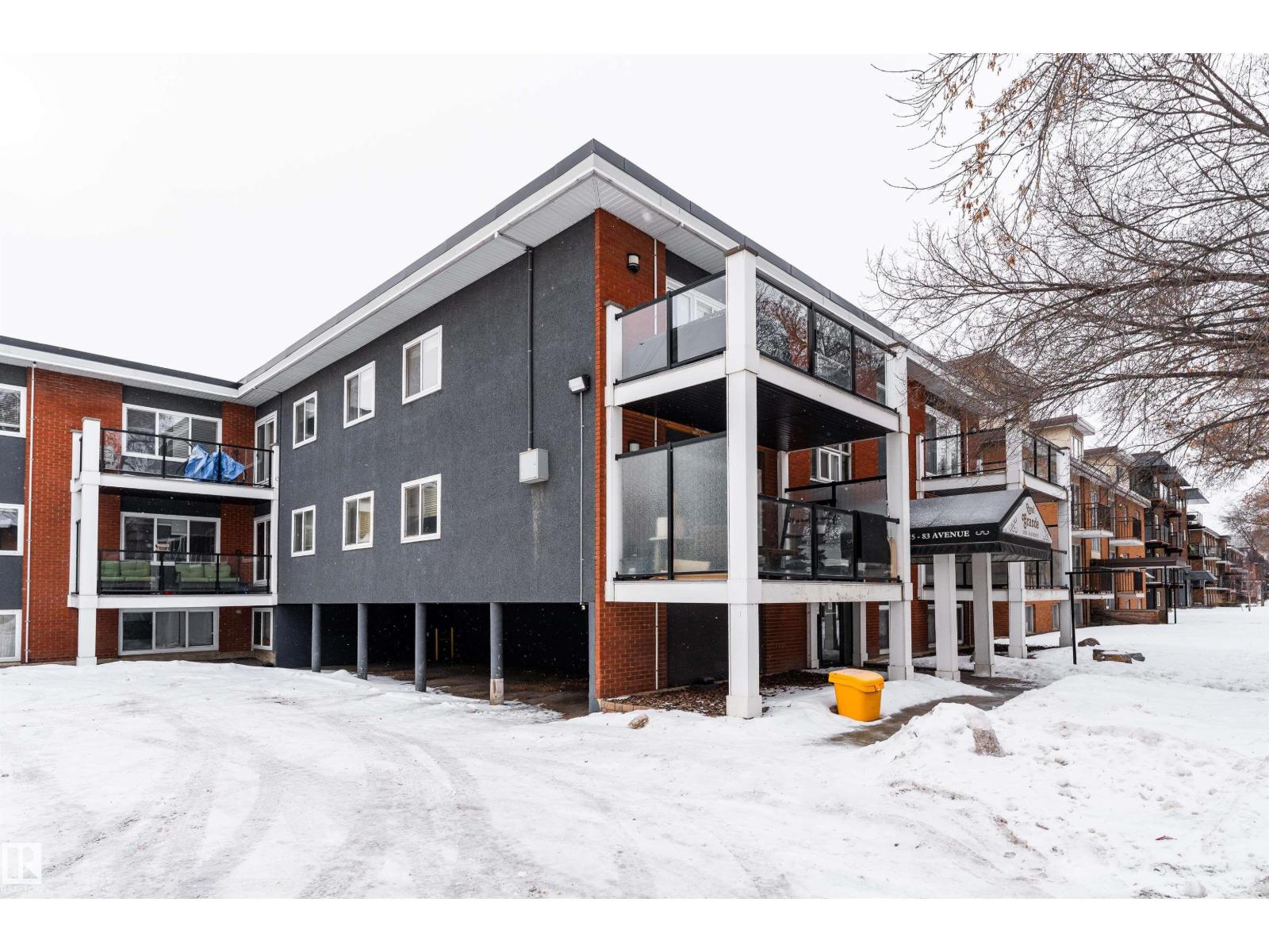 #7 10525 83 Av Nw, Edmonton, Alberta T6E 2E1 - Photo 3 - E4477047