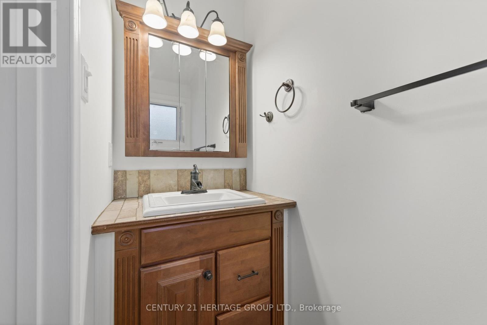 111 Ondrey Street, Bradford West Gwillimbury, Ontario L3Z 2X1 - Photo 16 - N12923036