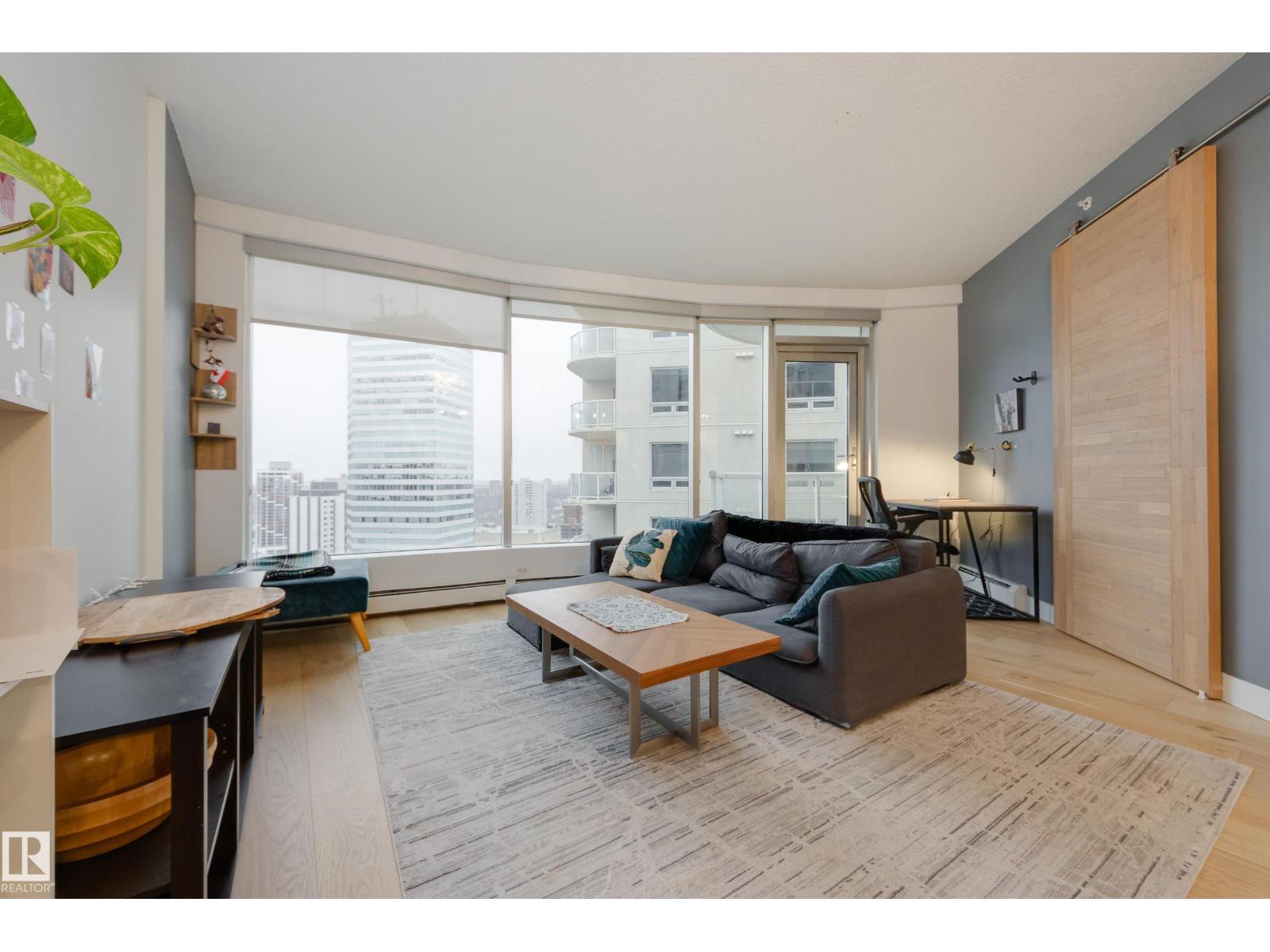 #2004 10152 104 ST NW, Edmonton, Alberta