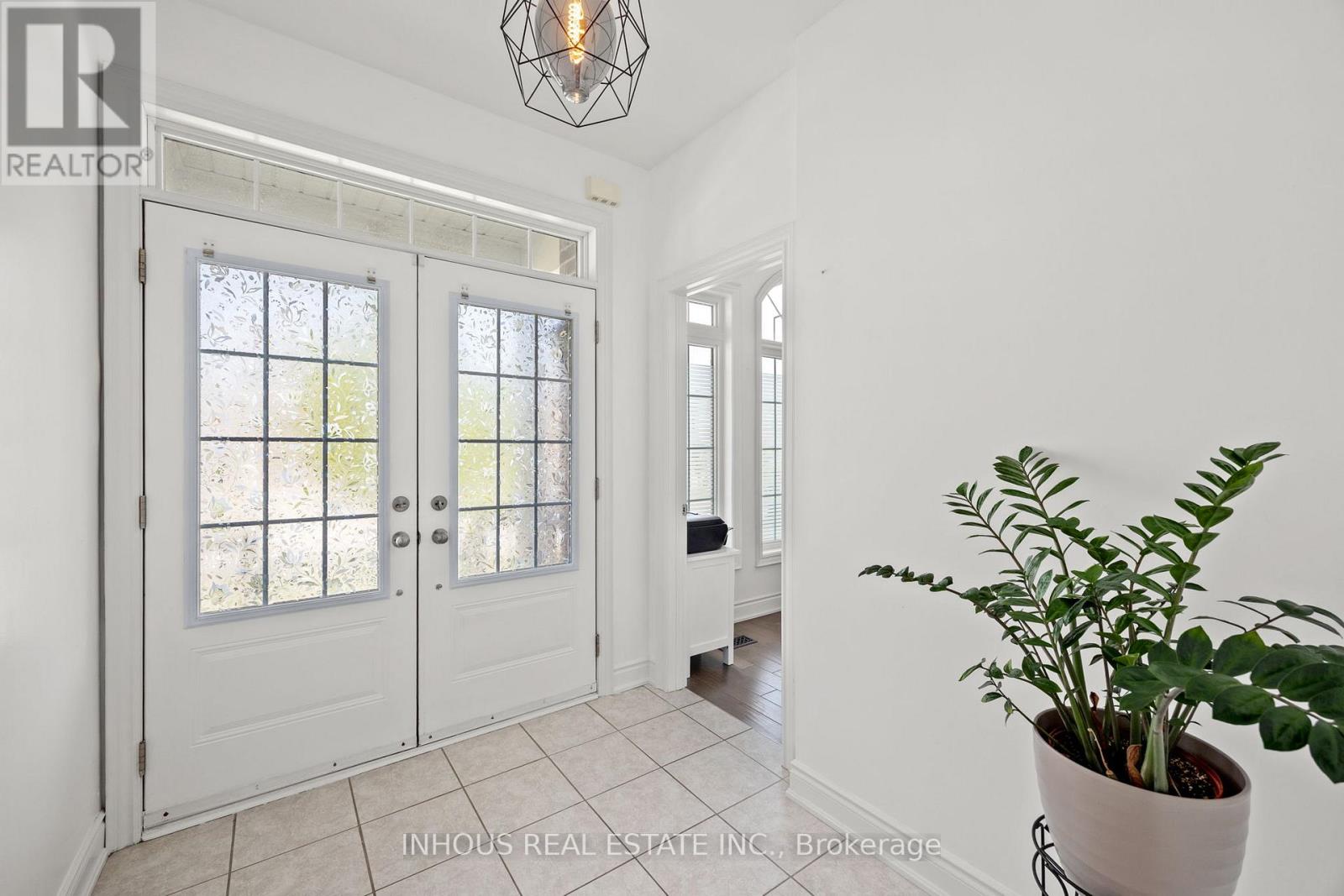 105 Johnson Drive, Shelburne, Ontario  L9V 3V9 - Photo 5 - X12927344