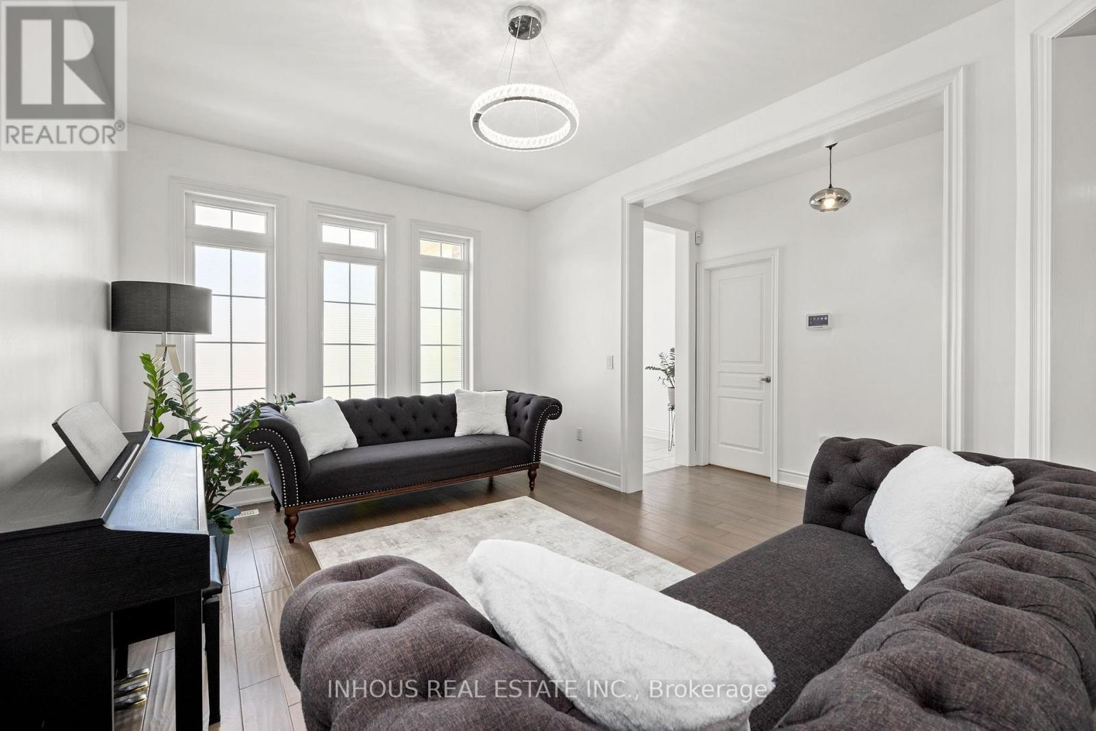 105 Johnson Drive, Shelburne, Ontario  L9V 3V9 - Photo 7 - X12927344