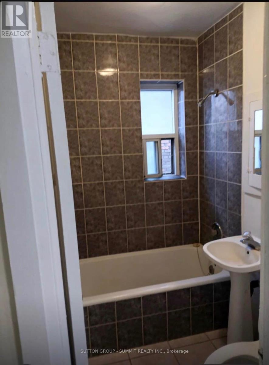 402 - 98 Vaughan Road, Toronto (Humewood-Cedarvale), Ontario  M6C 2M1 - Photo 10 - C12922016