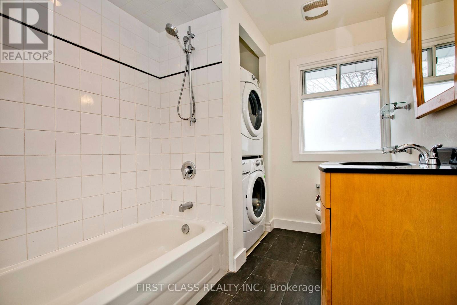 Main Floor - 12 Cartier Crescent, Richmond Hill (Crosby), Ontario  L4C 2N1 - Photo 14 - N12843370