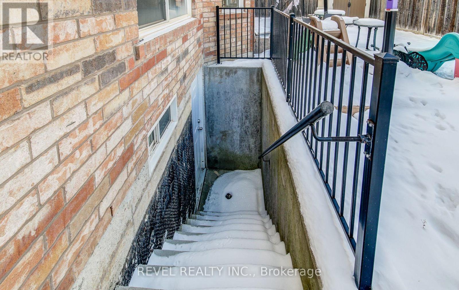 5 Treegrove Crescent, Brampton (Fletcher's Meadow), Ontario  L7A 3X8 - Photo 38 - W12699206