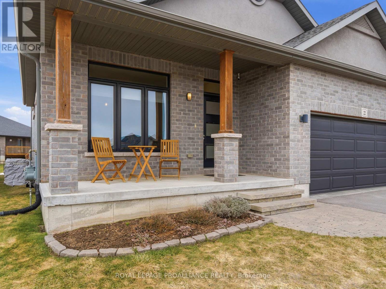 22 Kempton Avenue, Belleville, Ontario  K8N 0E9 - Photo 3 - X12928998