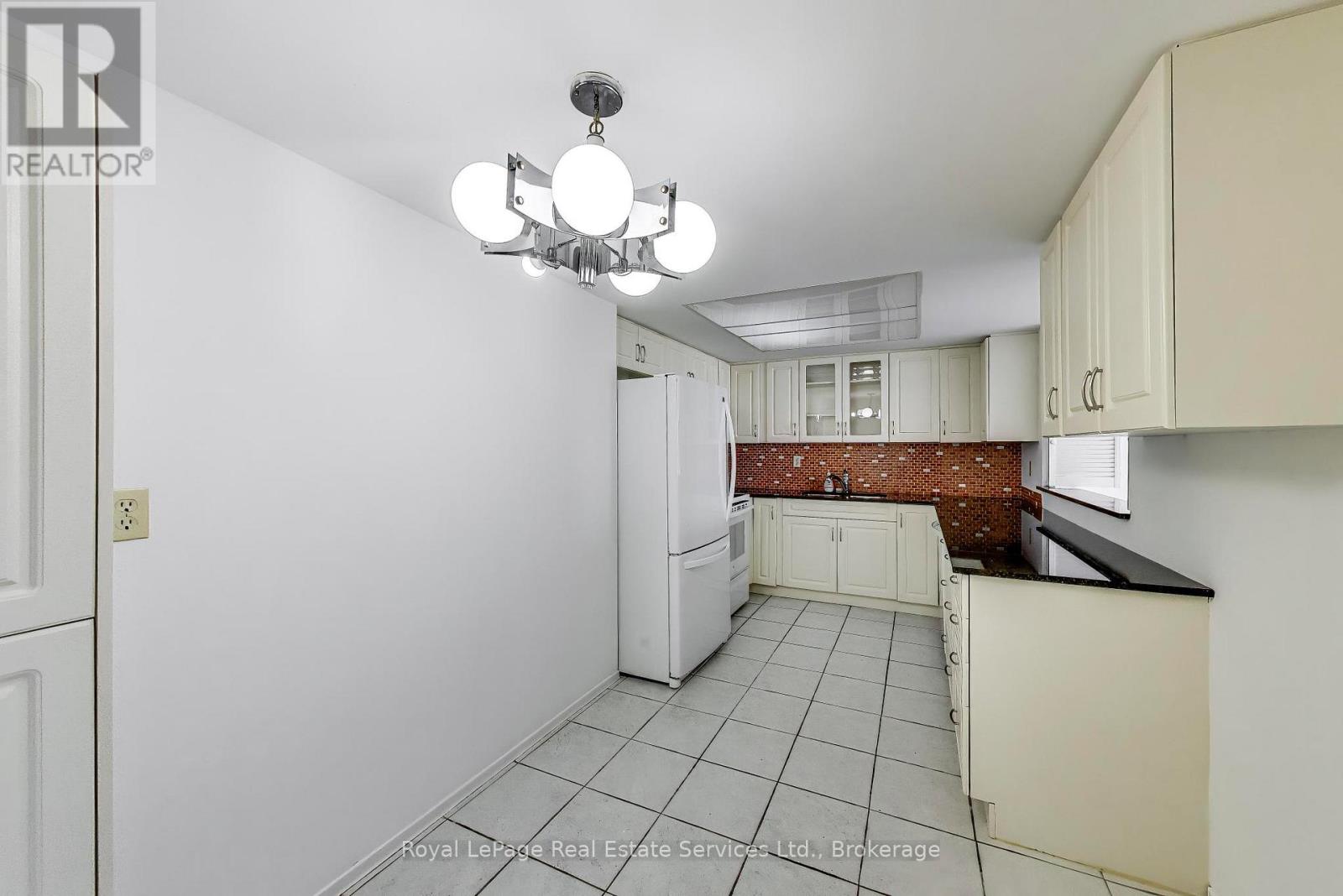 611 - 5 Weldrick Road W, Richmond Hill, Ontario  L4C 8S9 - Photo 8 - N12925372