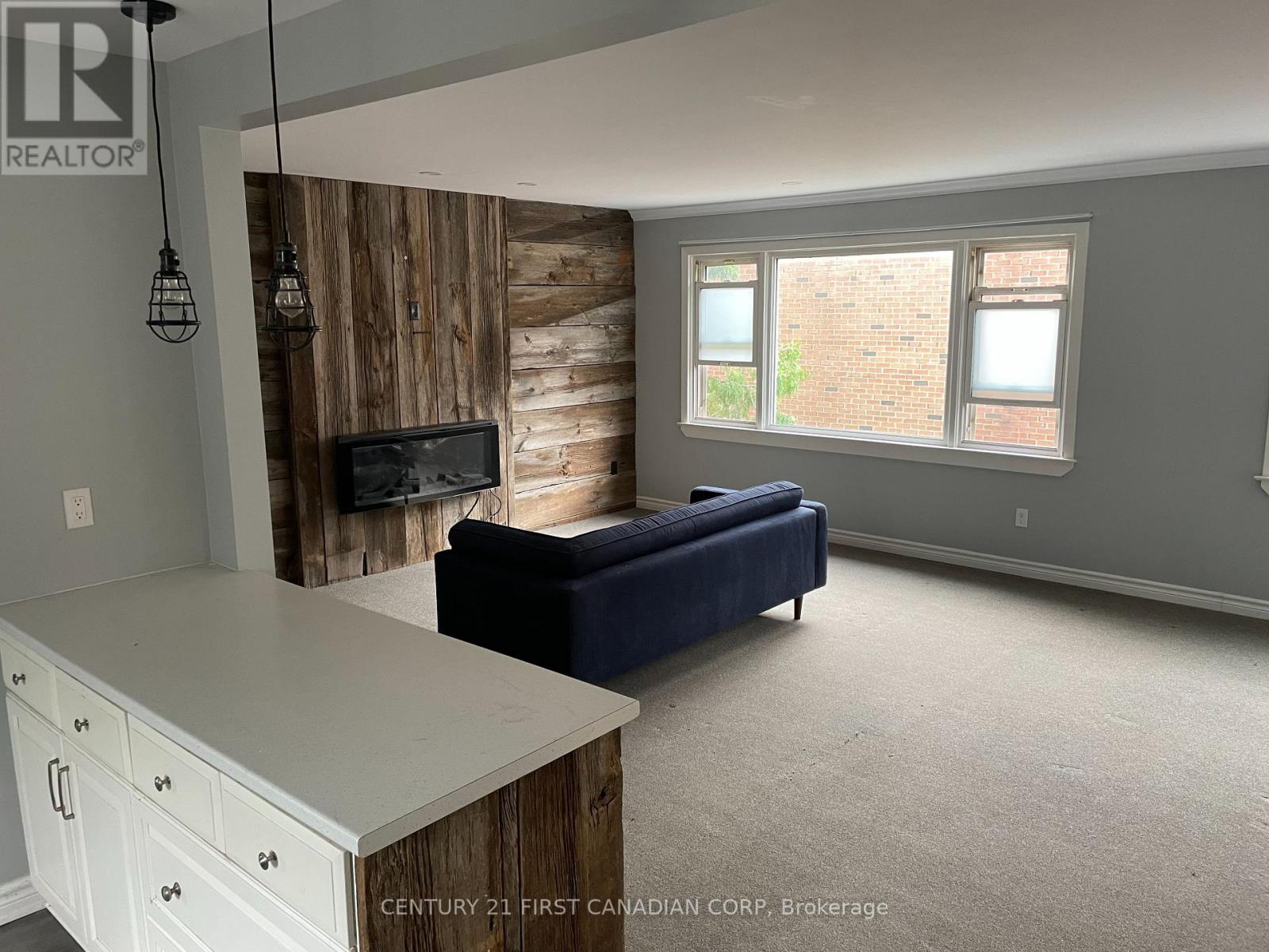 Photo 3 of 6 for 279 Hill Street