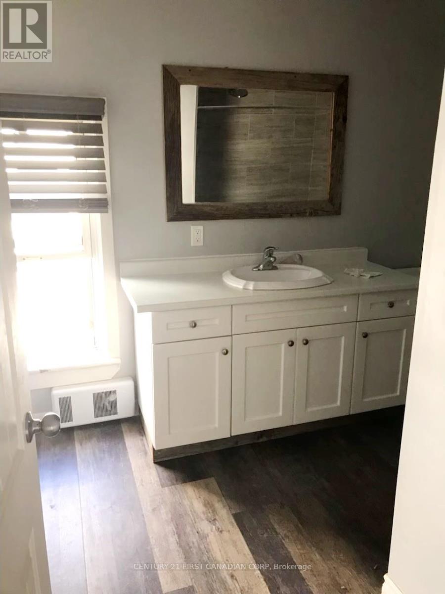 Photo 4 of 6 for 279 Hill Street